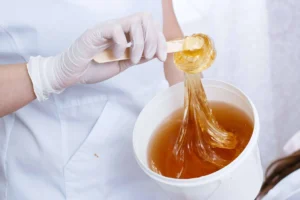 Depilacja pastą cukrową (sugaring) - delikatne usuwanie włosów