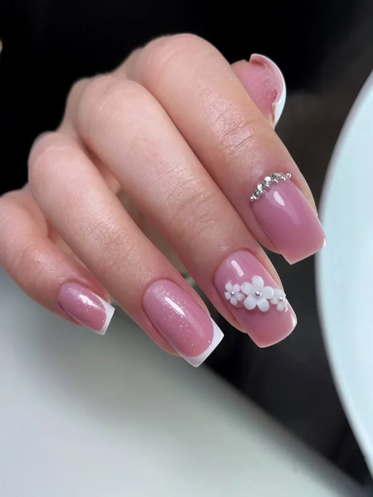 Manicure hybrydowy: realizacje specjalistek salonu Kosmet Beauty w Koszalinie