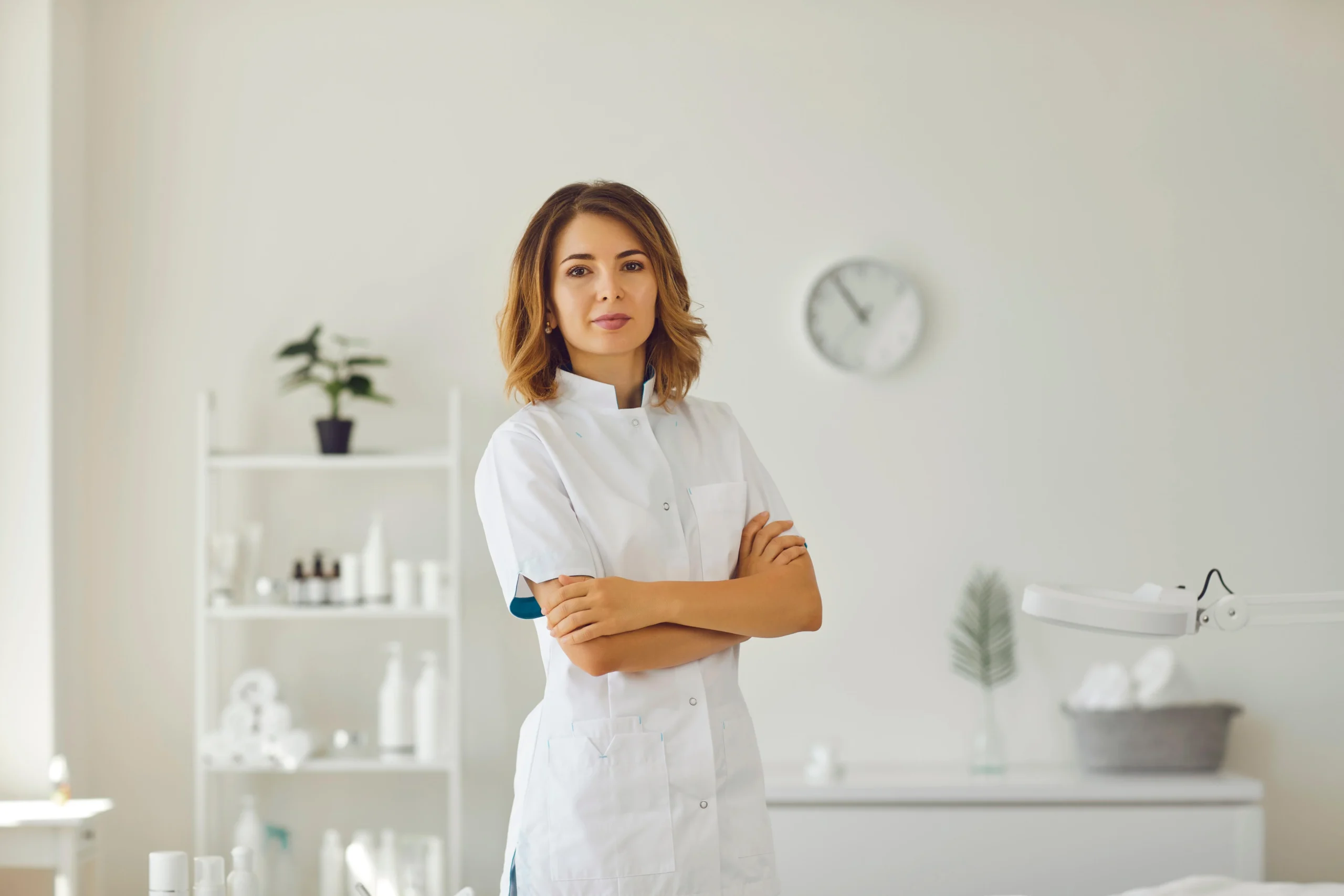 Kosmetolog po szkoleniu „Kosmetologia Estetyczna” w Kosmet Beauty w Koszalinie